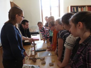 Arvi explaining the technical drawing of pottery to pupils (Vienna 2014).